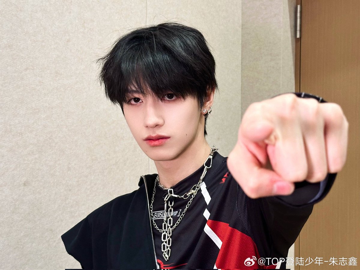 zhixin weibo update

大年初✌️！

#22X日志 #朱志鑫