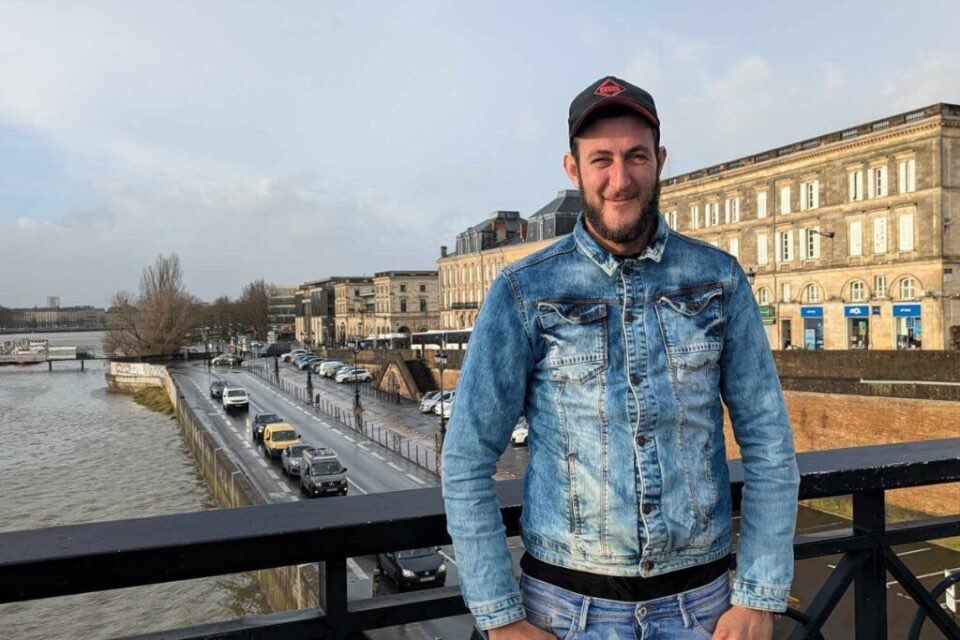 🚨🇫🇷 Salah Hydaoui, un migrant marocain, a empêché l'enlèvement d'un enfant en pleine rue à Bassens, dans la région de Bordeaux.

🔴 Vendredi 24 Janvier , en fin d'après-midi à Bassens, près de Bordeaux, une mère de famille a connu une immense frayeur. Alors qu'elle se trouvait