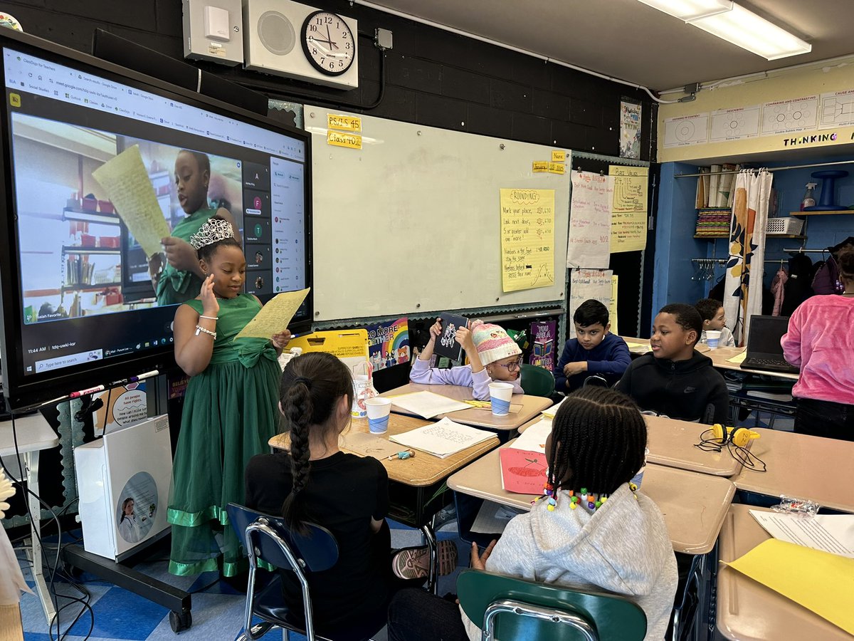 ps_greene's tweet photo. Our fourth graders recently showed off their narrative pieces in our writing celebration! 📝✍️📑 #FutureAuthors https://t.co/DlFUKYEjfz