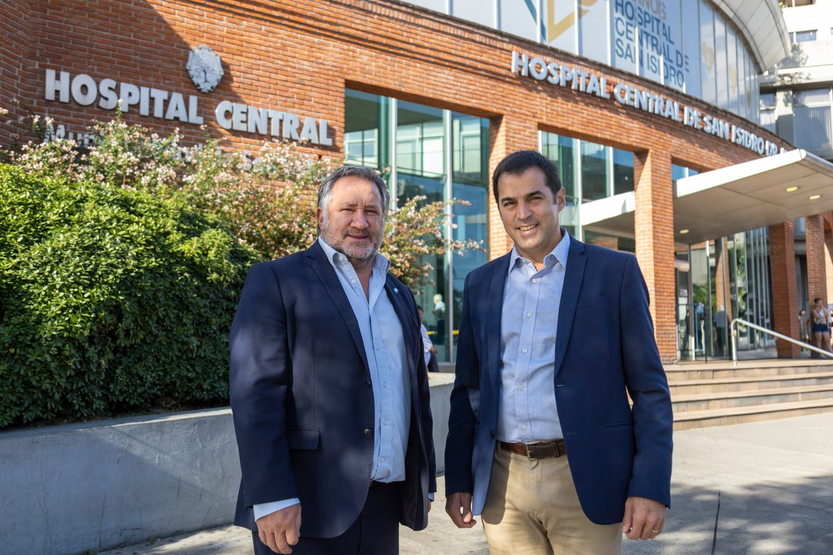 RamonLanus's tweet photo. Con enorme orgullo y alegría quiero contarles que a partir de febrero se suma Pablo de la Torre como Secretario de Salud del Municipio de San Isidro.

Pablo es médico pediatra y en su trayectoria ha ocupado el cargo de Secretario de Salud y Bienestar Familiar de la Municipalidad de San Miguel. También fue Secretario Nacional de Niñez, Adolescencia y Familia del Ministerio de Capital Humano. Además, es Director de la Diplomatura de Primera Infancia y Familia de la Universidad Católica Argentina. 

Pablo aporta experiencia de gestión, identificación con nuestros valores, compromiso social y tiene una honestidad probada. ¡Bienvenido @dlTorrePablo al sistema de salud público de San Isidro!