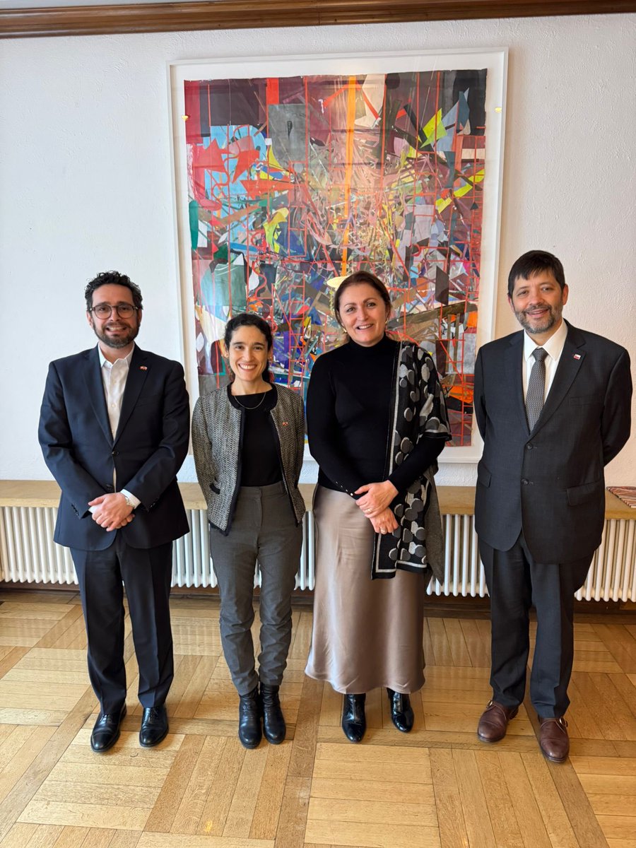 Embajador Frank Tressler se reunió con alcaldesa de la ciudad de Biel/Bienne para coordinar colaboración y proyectos culturales en conjunto🤝🏽La alcaldesa Glenda González, nacida en Chile 🇨🇱 , es la primera mujer en ese cargo en la ciudad 👏🏼