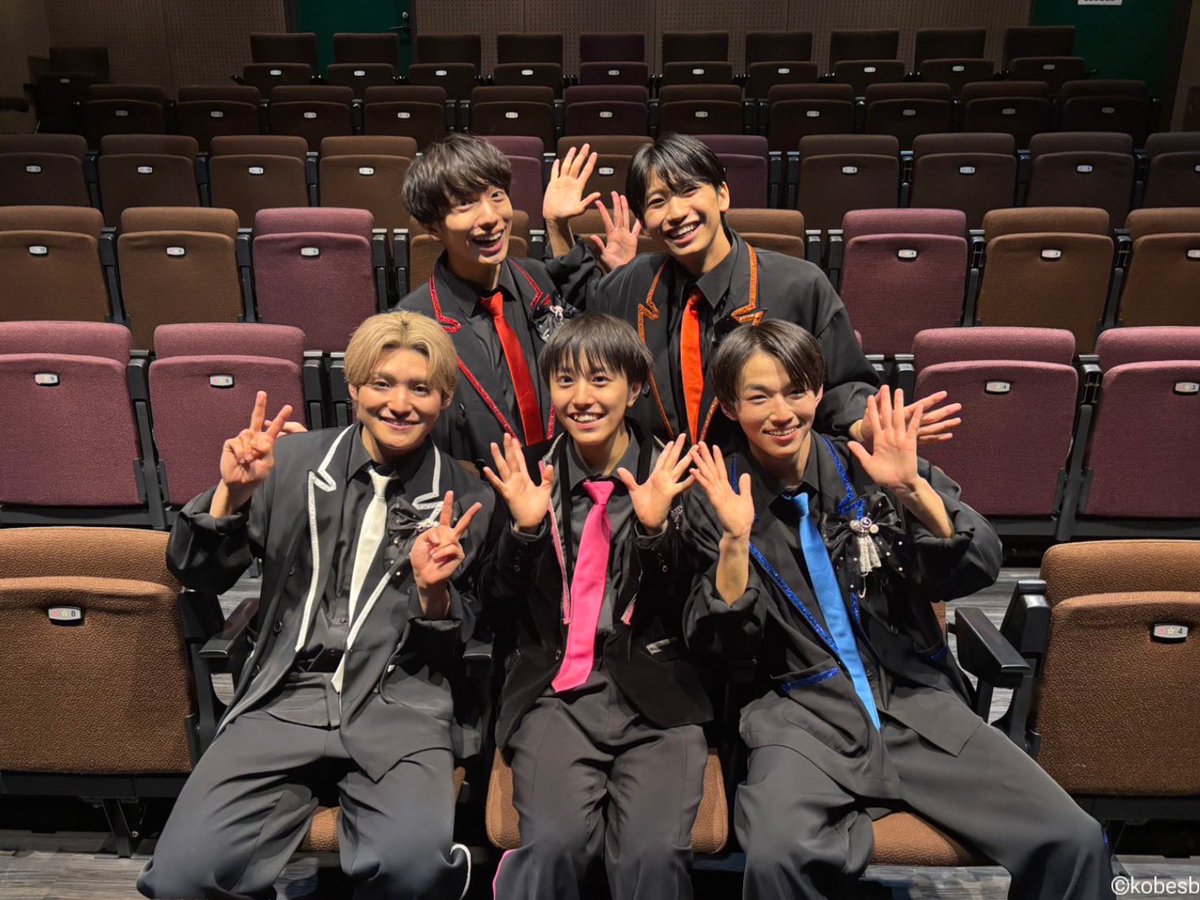paniccafe_'s tweet photo. #パニカフェ2025 
🎊team MILK 千秋楽🎊

ご来場いただいた皆様、誠にありがとうございました！！

🥛team MILK
兄役　#岡竣太
弟役　#大熊蒼空
宮坂役　#片桐弐夏
遠峰役　#桑野颯太
店員役　#田中幸真 （神戸セーラーボーイズ）

▶︎▷▶︎▷▶︎▷▶︎▷▶︎▷▶︎▷☕✨
明日からはteam COFFEEにバトンタッチ！
▫️1/31(金) 14:00公演　
🎤アフタートークゲスト: #石原月斗（神戸セーラーボーイズ）、#片桐弐夏 、#桑野颯太
19:00公演　
🎤アフタートークゲスト: #岡竣太、#田中幸真（神戸セーラーボーイズ）、#細見奏仁（神戸セーラーボーイズ）

▫️2/1(土)12:00公演／17:00公演

#パニカフェ2025 終幕まであと2日🍝
劇場でお見逃しなく👀‼️
ーーーーーーーーーーーーーーーーーー

▼ご予約は「イープラス」にて！
https://t.co/XdPJ3GywMj
▼公演公式サイト
https://t.co/x8qa1MW6AO
▼電子アンケートURL
https://t.co/NWcrOcPc74

ーーーーーーーーーーーーーーーーーー
#神戸セーラーボーイズ #神戸セラボ
@kobesailorboys @Akahana0007 @sorao_zunda @soutakuwano @Yuma___1202