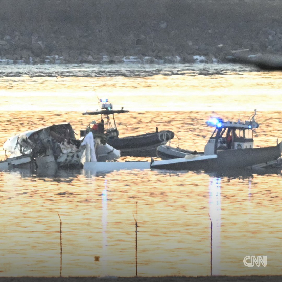 cnnbrk's tweet photo. No survivors are expected after the midair collision over the Potomac River as the focus has moved onto a recovery effort, officials say https://t.co/BmRKEFRayP https://t.co/w5eaA1mXN0