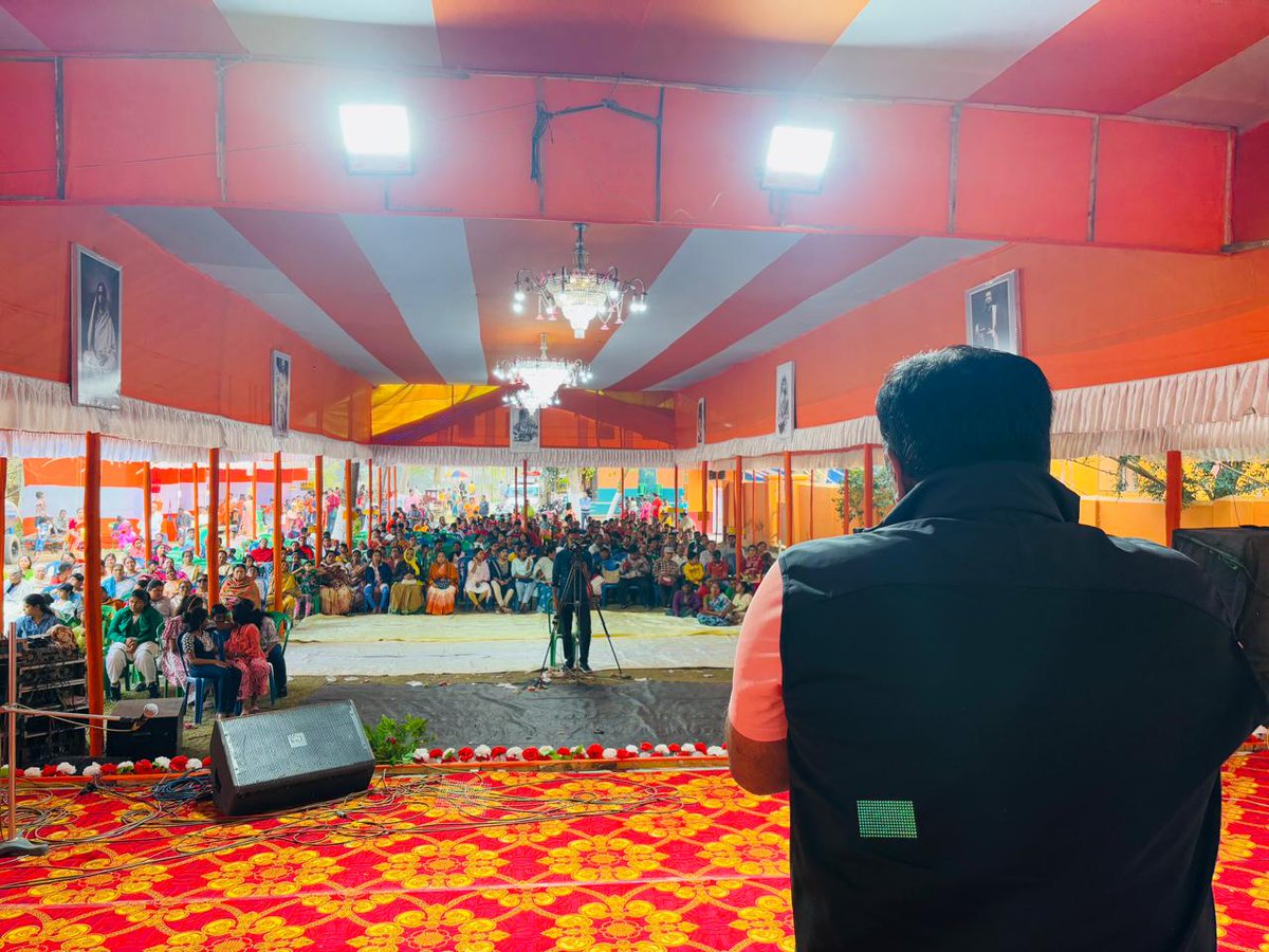 DrSaptarshitwit's tweet image. ভগবান শ্রী রামকৃষ্ণ দেবের মানুস পুত্র স্বামী ব্রহ্মানন্দজী মহারাজের ১৬৩ তম শুভ জন্মতিথি উৎসব এবং রামকৃষ্ণ মঠ ও রামকৃষ্ণ মিশনের বাৎসরিক অনুষ্ঠানের কিছু বিশেষ মুহূর্ত।
.
.
.
#BirthAnniversary #AnnualProgram #MLADrSaptarshiBanerjeeOfficial