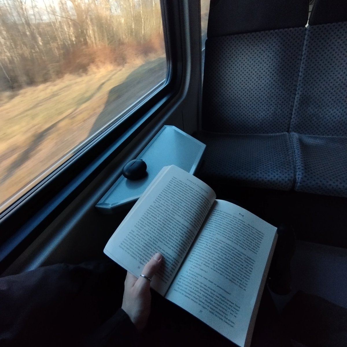 sab2002247's tweet image. господи, как же хорошо
вот бы эта атмосфера не заканчивалась