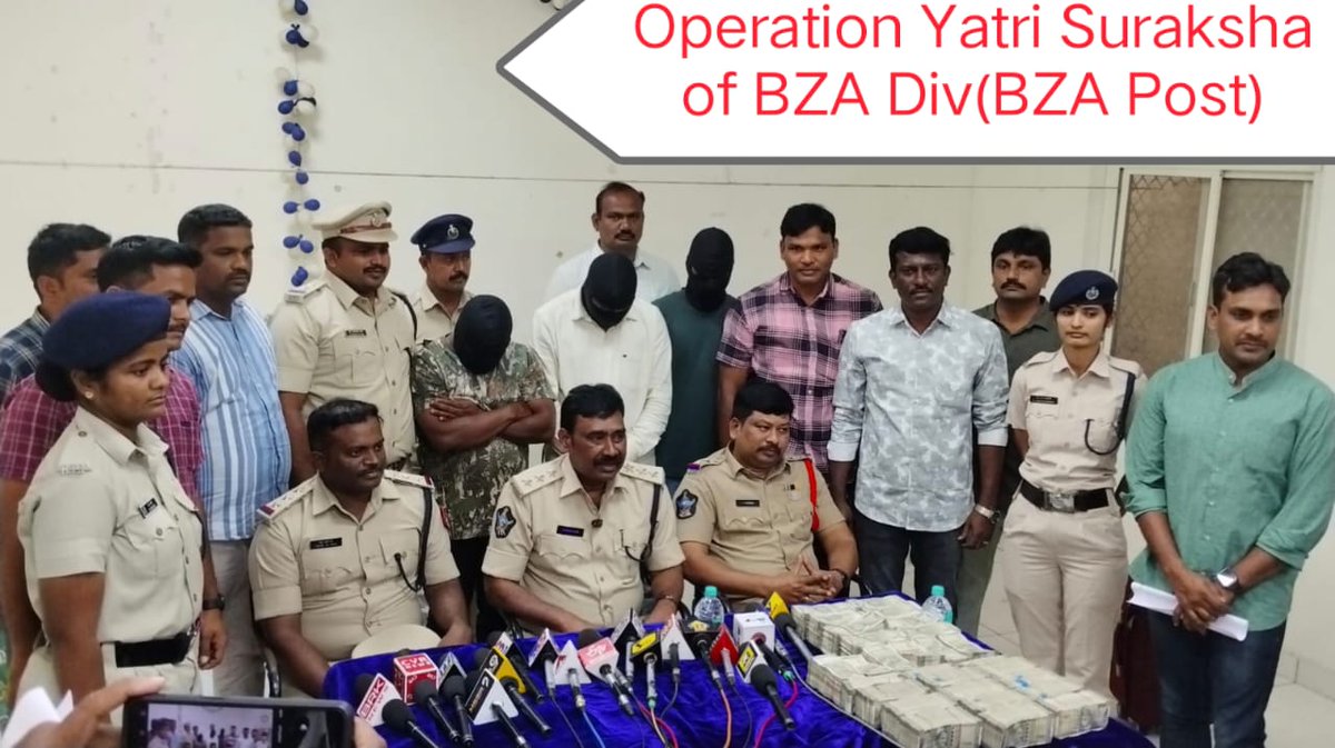 drmvijayawada's tweet photo. 🚨 High-Value ToPB Case Solved! 🚨

RPF, GRP & CIB/BZA cracked a major bag theft case worth ₹64,00,000 at Vijayawada Station! 🎥 CCTV footage helped identify 3 suspects, who were swiftly tracked & apprehended. 💪

✅ Entire stolen cash recovered!
✅ Accused sent to judicial remand!
Kudos to the dedicated team for their swift action! 👏

@rpfscrbza @RPF_INDIA @rpfscr  @drmvijayawada 

#RPF #GRP #CrimeSolved #SafetyFirst 🚔