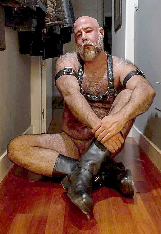 EnBottes75's tweet photo. This Hairy Leather Daddy is just...🔥💦🔥💦🔥
WOOF !!! https://t.co/Y0UVjlExhx