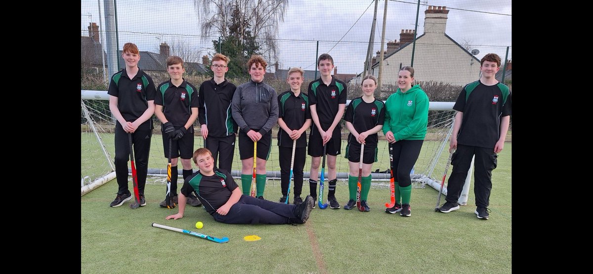 Yr10 pupils played their first full sided hockey match. It was an exciting and very close encounter with the Alun scoring in the final mintues to win 3-2. Great team work by all and it was a pleasure to watch you play so well. Well done everyone 👏