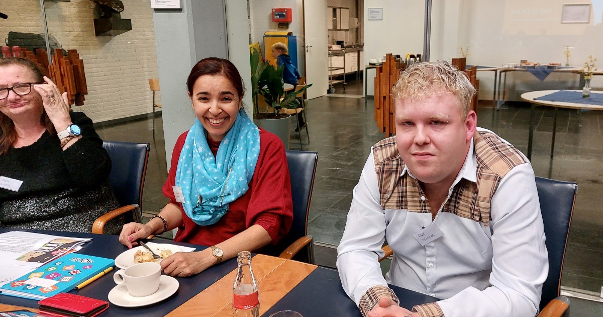 Vandaag is er een G-debat. Mensen met een verstandelijke beperking gaan om 19.00 uur in gesprek met wethouder Ivo Tillie (gezondheid, zorg) die het college vertegenwoordigt. Ze worden daarbij ondersteund door enkele raadsleden. Kijk live mee via👉sittard-geleen.nl/actueel/Home/N…