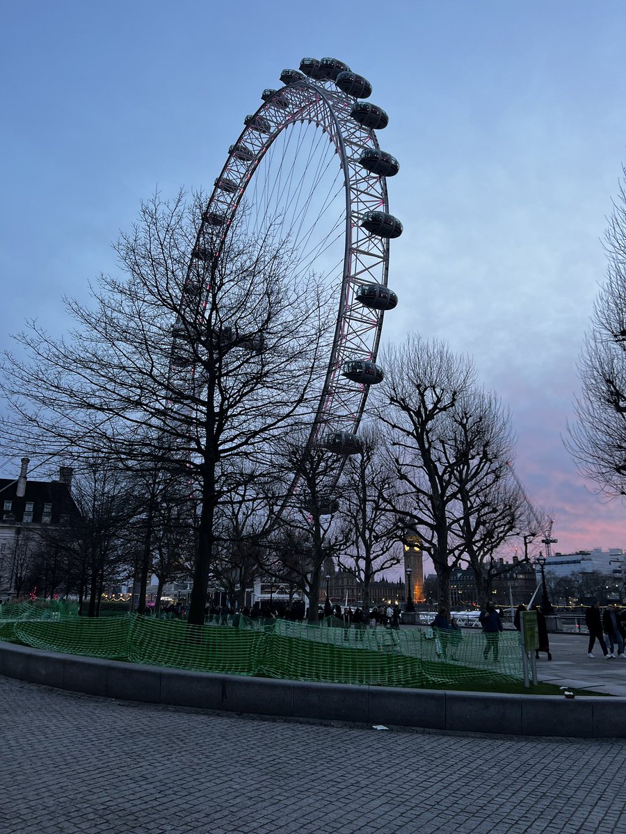 ramyoges90's tweet photo. London’s charm is unmatched! 🌆 The stunning view of the London Eye at sunset—captivating every time. 🌄✨
📍London, UK
#LondonEye #SunsetMagic #CityVibes #TravelInspiration #VisitLondon #UrbanBeauty #PhotographyLovers #SkylineViews #DiscoverLondon #ExploreTheWorld #Wanderlust https://t.co/4dKCrNjm14