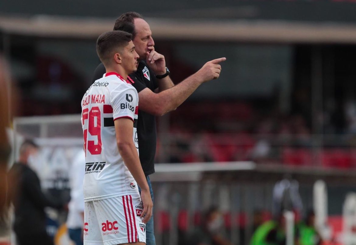3 anos desse dia!! Primeira vez que entrei em campo como atleta profissional. Quantas histórias desde então!! Obrigado a todos que me ajudaram a chegar até aqui!! Vamos por muito mais! <a href="/SaoPauloFC/">São Paulo FC</a> 🔴⚪️⚫️