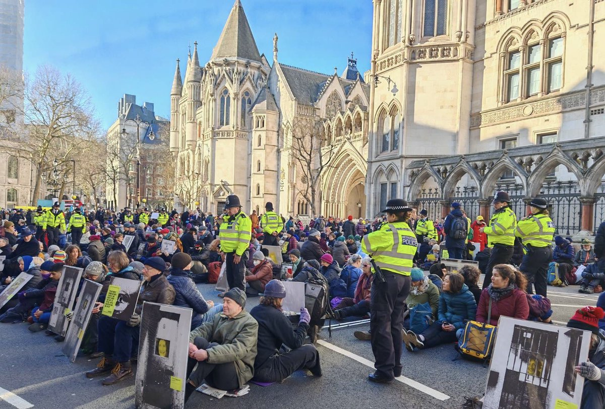 Defend our Juries (@defendourjuries) on Twitter photo šØ BREAKING - Road occupied at Strand outside the Royal Courts of Justice.
Over 1,000 people are sat in the street holding a time-limited Exhibition in solidarity with the āLordā Walney 16.
The People will not be deterred by extreme sentences of peaceful protestors. š§µ šØ BREAKING - Road occupied at Strand outside the Royal Courts of Justice.
Over 1,000 people are sat in the street holding a time-limited Exhibition in solidarity with the āLordā Walney 16.
The People will not be deterred by extreme sentences of peaceful protestors. š§µ