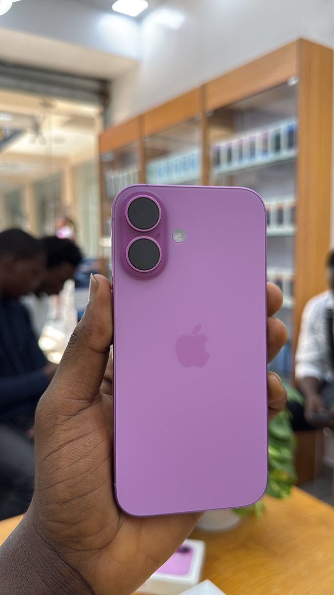 Certified used iPhone 16 128gig eSIM locked available now 

GH₵8800 

☎️0271178184 

You can swap ✅