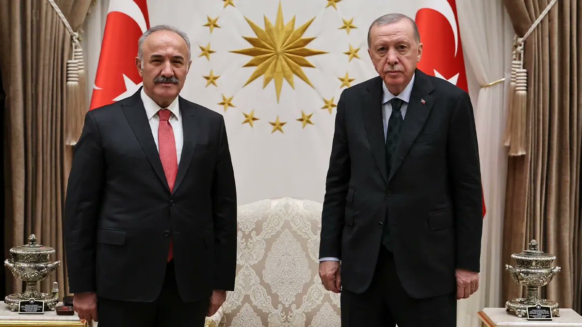 Her bitiş yeni bir başlangıçtır. 

Cumhurbaşkanı Recep Tayyip Erdoğan, yarın son resmi mesaisini yapacak olan MGK Genel Sekreteri Seyfullah Hacımüftüoğlu'nu kabul etti. 

40 yıllık meslek hayatını başarı ve güzelliklerle tamamlayan TİMBİR Yüksek İstişare Kurulu Başkanımız