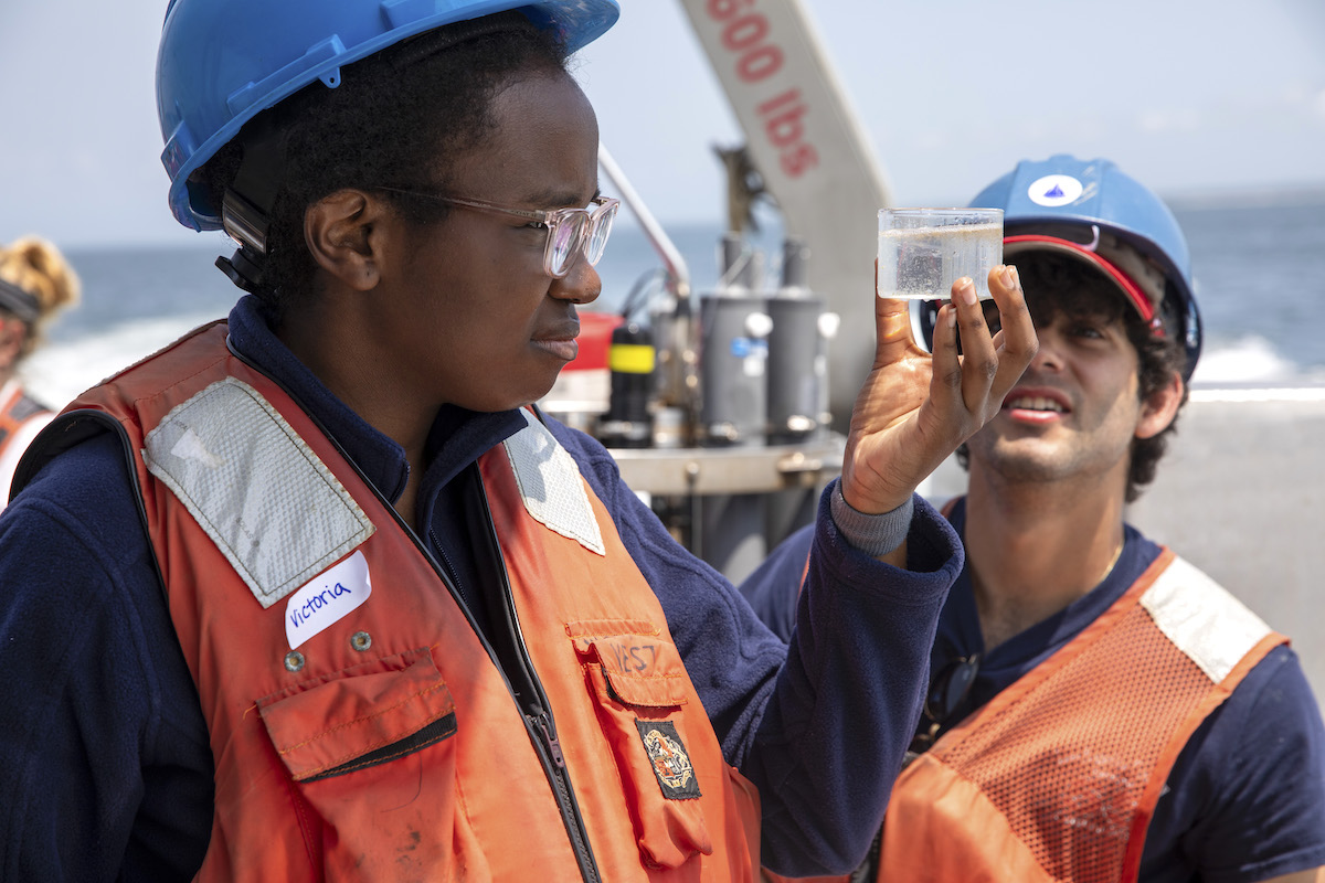 Woods Hole Oceanographic Institution (WHOI) (@whoi) on Twitter photo 🧑🏽🔬Hey #undergrad juniors and seniors! Seeking paid, hands-on experience in #marinescience + #engineering? Spend the #summer doing research with a <a href="/whoi_academic/">WHOI_Academic</a> #SummerStudentFellowship!
📲 Applications are due Feb. 5 - get the details: go.whoi.edu/ssf-program 🧑🏽🔬Hey #undergrad juniors and seniors! Seeking paid, hands-on experience in #marinescience + #engineering? Spend the #summer doing research with a <a href="/whoi_academic/">WHOI_Academic</a> #SummerStudentFellowship!
📲 Applications are due Feb. 5 - get the details: go.whoi.edu/ssf-program
