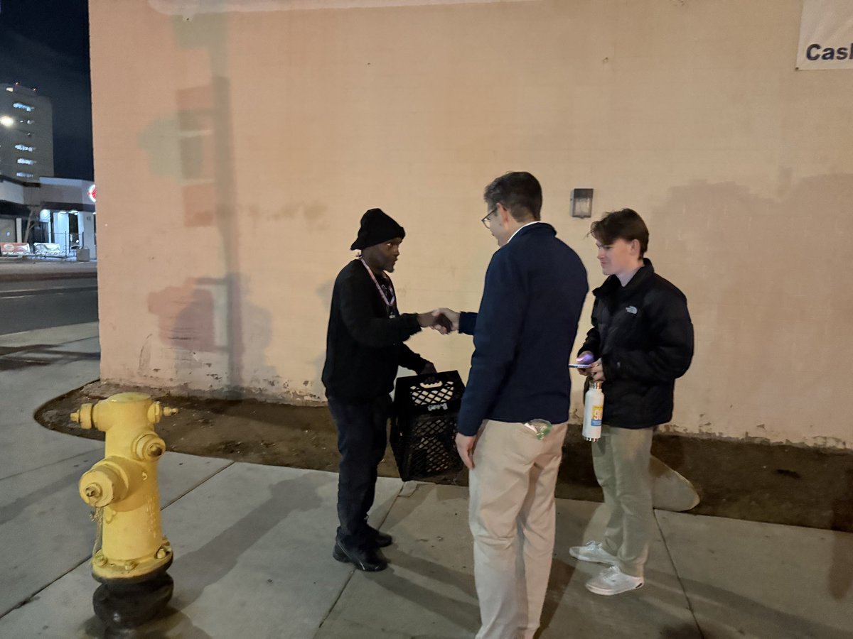 CMWhitburnD3's tweet photo. The #D3 team and I joined hundreds of volunteers this morning for the 2025 Point in Time Count.
This annual count helps us gather data so that our region can secure funding and important resources for homeless San Diegans.
Thank you to all who participated. #WeallCount https://t.co/Hknef5Tq2W