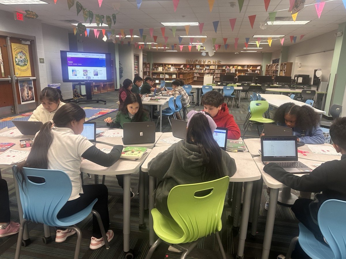RussellLovesRe1's tweet image. Exploring SORA by checking out books and playing bingo, all while learning to navigate the app! 📚🎉  Plus, there are prizes—it&apos;s a win-win for everyone! 📚🎉#SORA #LearningFun @DISD_Libraries
@UmojaTurner @DISDREO @DallasISDSupt