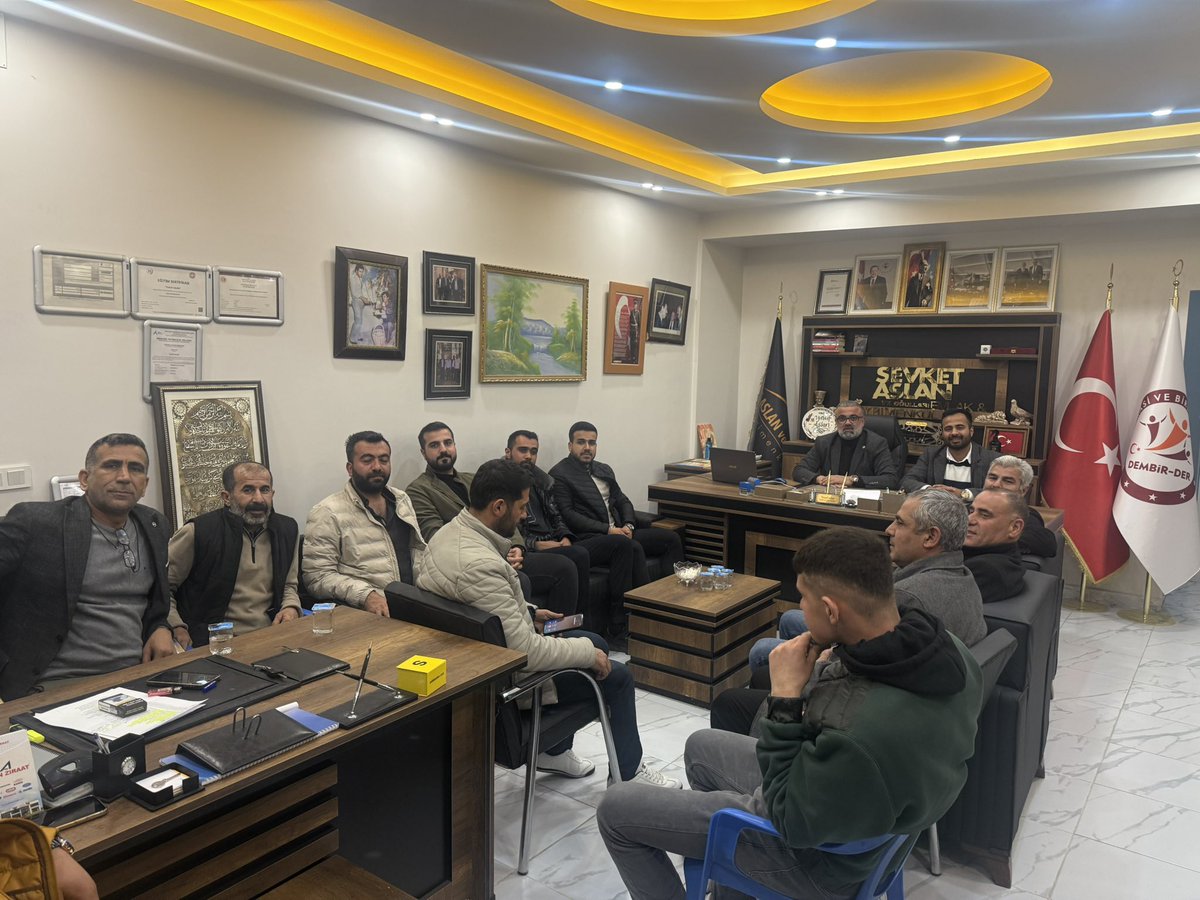batuhandaskol's tweet photo. Adıyaman Demokrasi ve Birlik Derneği olarak, Yönetim Kurulu Başkanımız Batuhan Daşkol ve başkan yardımcılarımız ile birlikte Kahta Demokrasi ve Birlik Derneği Başkanı Yusuf Aslan ve yönetimini ziyaret ettik. Gerçekleştirdiğimiz yönetim kurulu toplantısının, hem Adıyaman hem de Kahta ilçemiz için hayırlara vesile olmasını temenni ediyoruz.

Genel Başkanımız Sayın Mehmet Metiner’in liderliğinde ve yönlendirmeleri doğrultusunda, Adıyaman’ımızı daha ileriye taşımak adına kararlılıkla çalışmaya devam edeceğiz. Birlik, beraberlik ve iyiliğin kazandığı bir Adıyaman için hep birlikte gayret göstereceğiz.@MetinerBasin @ahmetkrkyl @Ahmet6655720602 @AkdulumAhmet1 @yusufaslan_02 @dembirderkahta @dembirderadyman