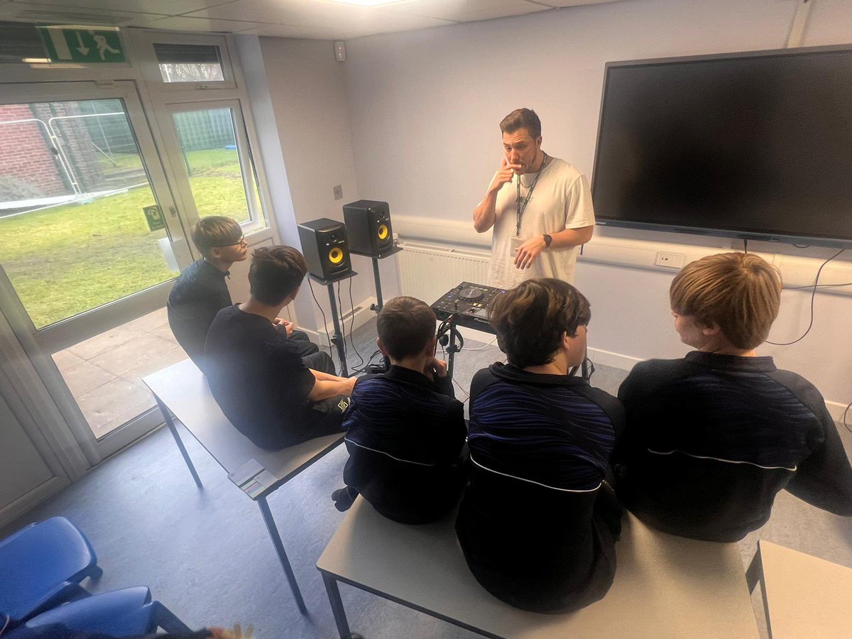 Waterside_Acad's tweet photo. Another busy day @Waterside_Acad Celebrating Chinese New Year in assembly, circuit training &amp; djing all going on today 🇨🇳 🏋️🎶 https://t.co/AIi2brgKl8