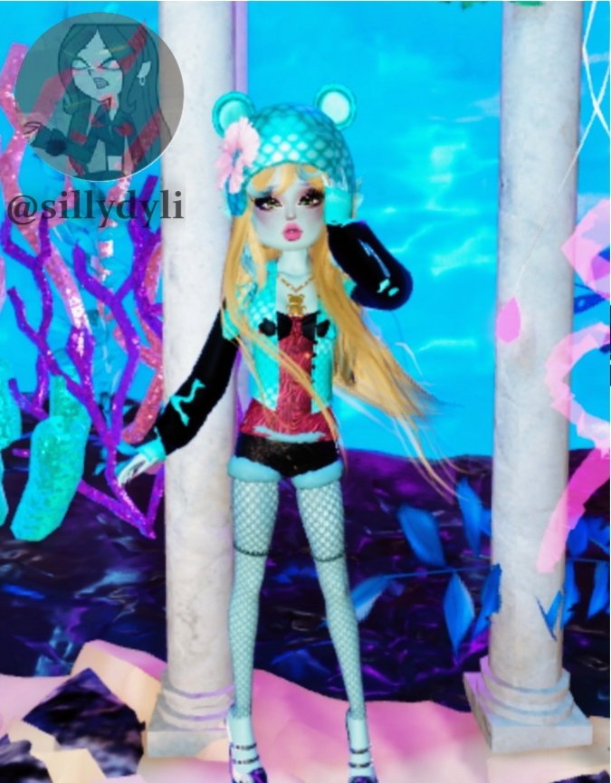 making monster high characters in dress to impress part 1! Starting off  with Lagoona blue  (One of my favorite monster high characters) Any  thoughts?