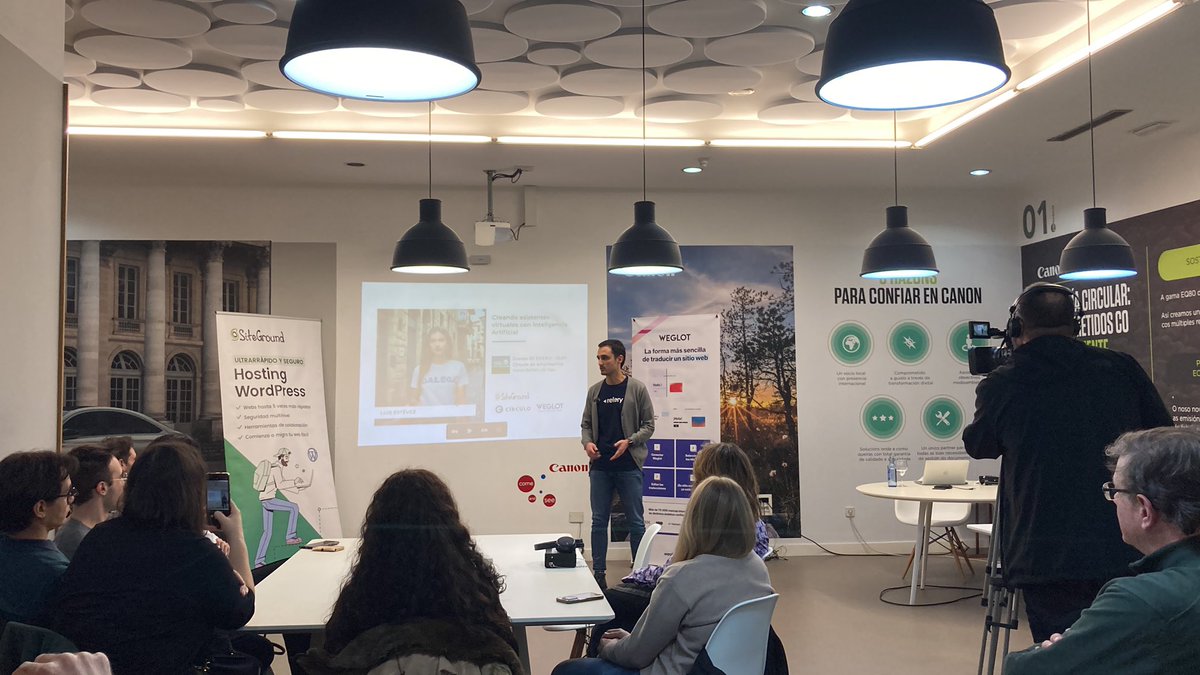 Comenzamos la #meetup con <a href="/luisestevez_es/">Luis Estévez</a> 

<a href="/SiteGround_ES/">SiteGround España</a> <a href="/weglot/">Weglot</a> <a href="/circulogalicia/">Círculo Empresarios de Galicia</a>