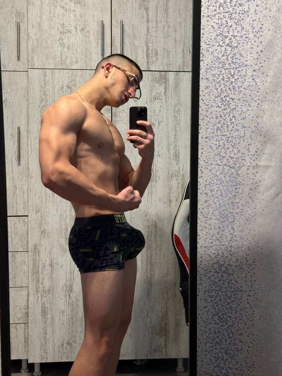 Say plz if you like tops