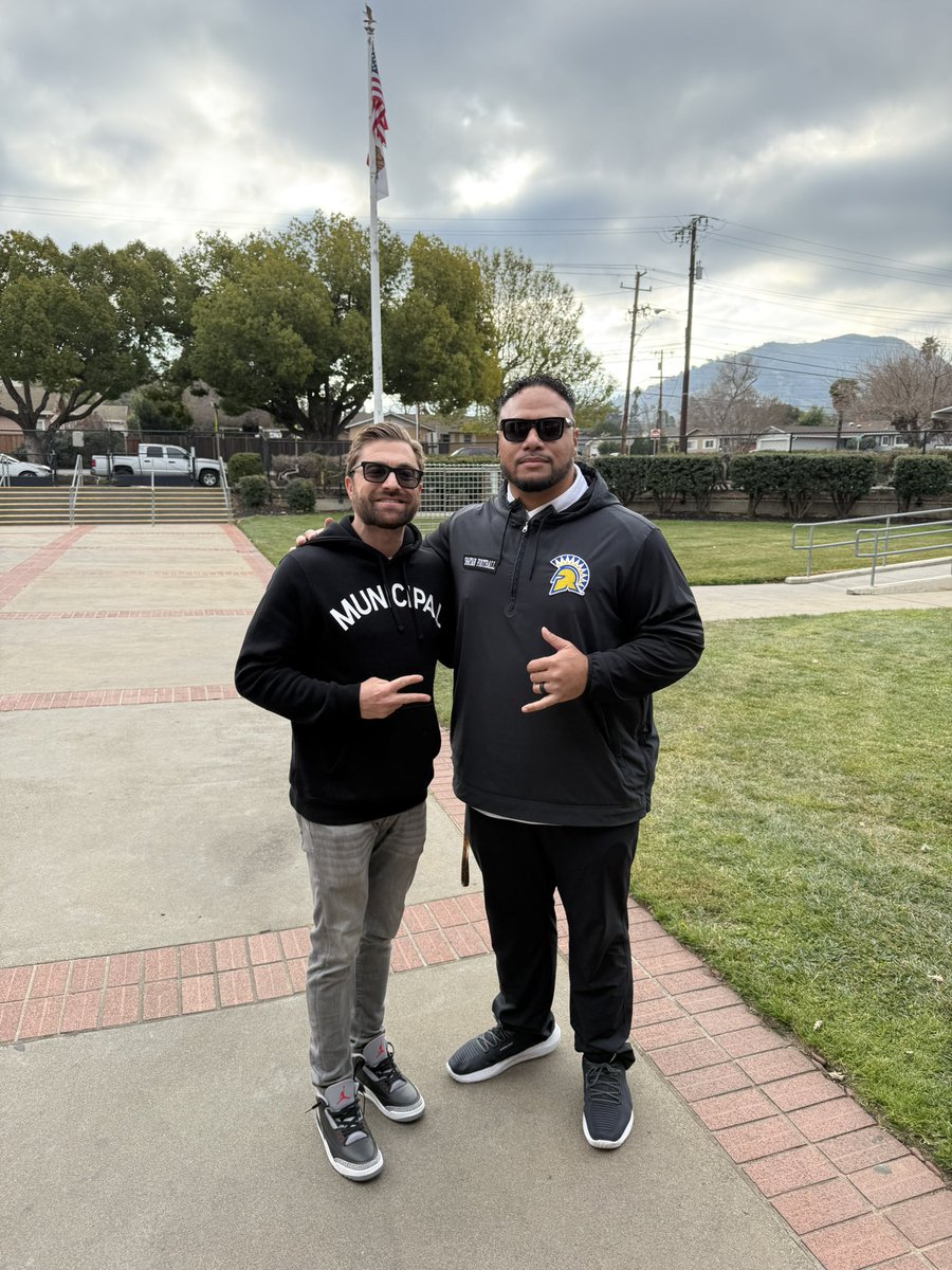 Nick Tisa (@nick_tisa) on Twitter photo Thank you <a href="/CoachBojay/">Bojay Filimoeatu</a> for coming by the 🦅 🏈 Nest today to check in on our players.
It’s a great day to be an Ugly 🦅👊🏻 🙌 Thank you <a href="/CoachBojay/">Bojay Filimoeatu</a> for coming by the 🦅 🏈 Nest today to check in on our players.
It’s a great day to be an Ugly 🦅👊🏻 🙌