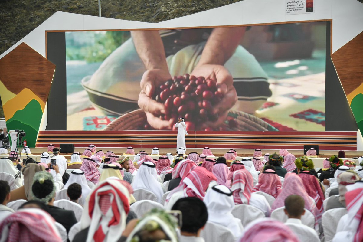 jazangov's tweet photo. سمو أمير منطقة جازان 
#محمد_بن_ناصر
يدشن فعاليات المعرض_الدولي_للبن_السعودي2025 ويشرف الحفل الخطابي والفني المصاحب. https://t.co/YM6ofYqF65