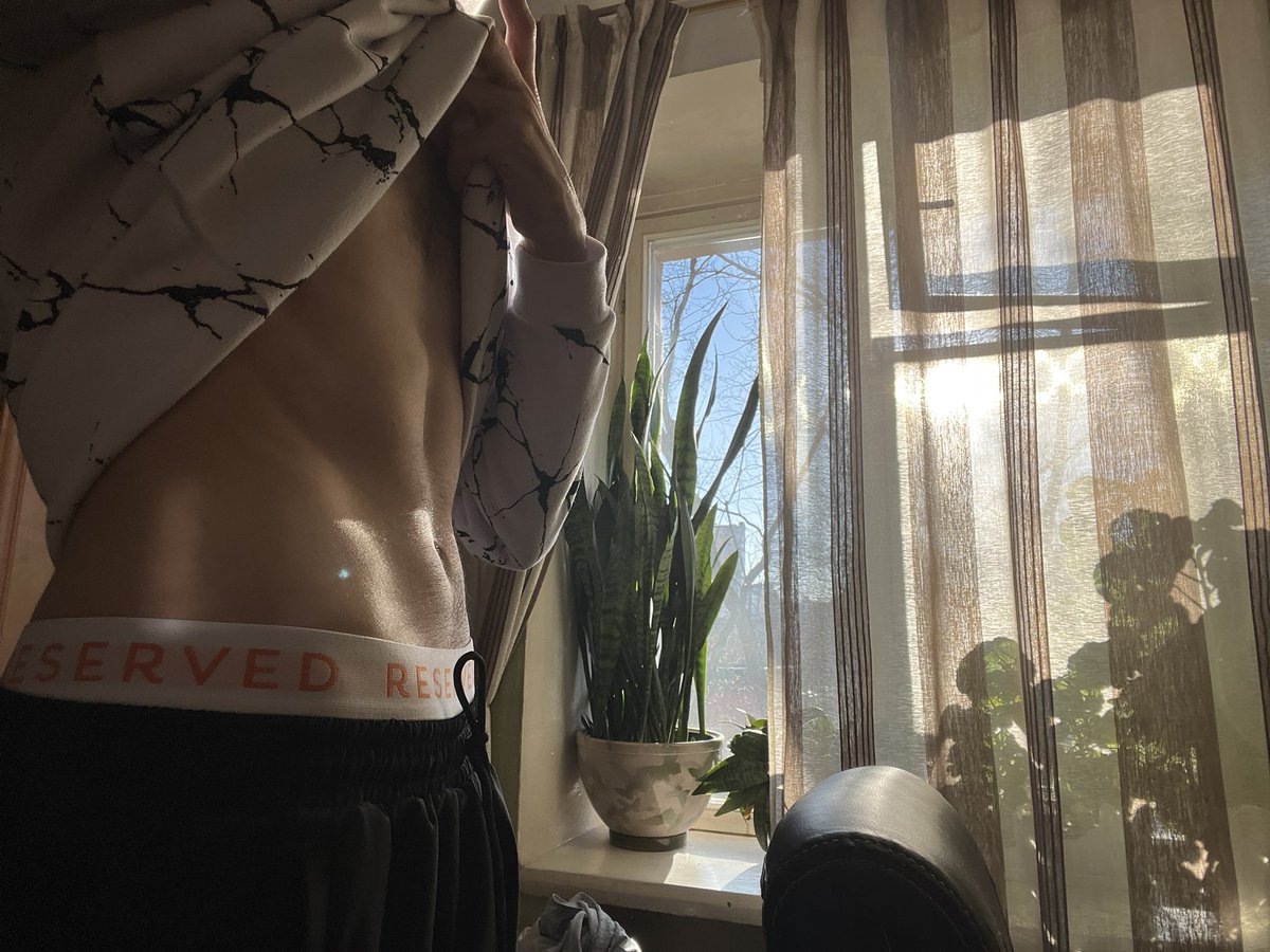 Жопа у меня в профиле ниже, а это так приятный бонус самому себе в этот #нюдсочетверг 
На этой неделе на спокойных вайбах, уже наебались💋💋