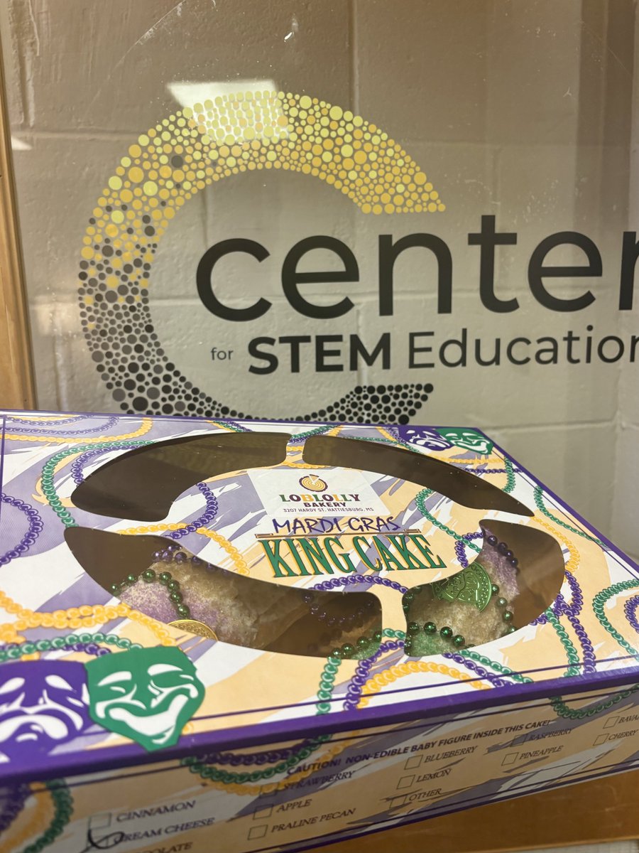 usmSTEMed's tweet image. The good times are rolling at the Center as we enjoy a @LoblollyBakery king cake while we work. Feel free to stop by our suite in Johnson Science Tower for a slice before it’s gone! #Carnival2025 #MardiGras2025 #centered