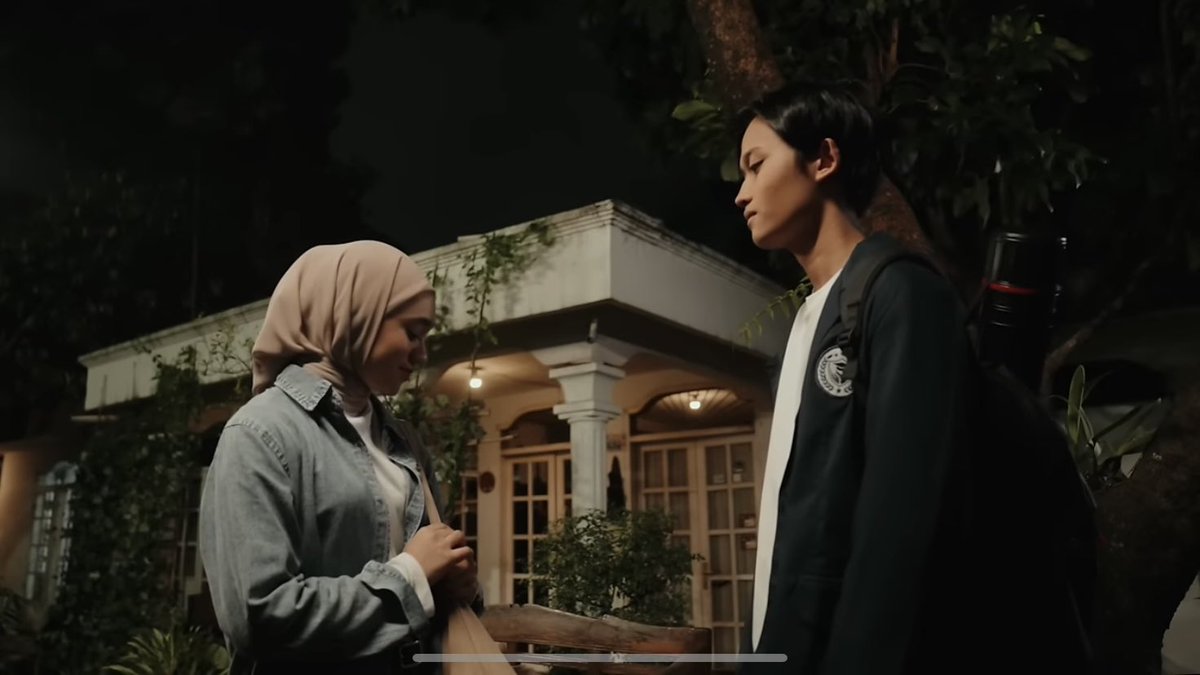 Z33Y44's tweet photo. ternyata putus karna keduanya sibuk?? KOMUNIKASI NYA DIPERBAIKIN HEY 😭🫵🏻 

part terNYES 💔 dialog yg nab pasangin slayer “terimakasih udah hadir di hidupku, selama ini, selamanya” 

#TakSatuCeritaNabilaNjan https://t.co/dfoN20VzYA