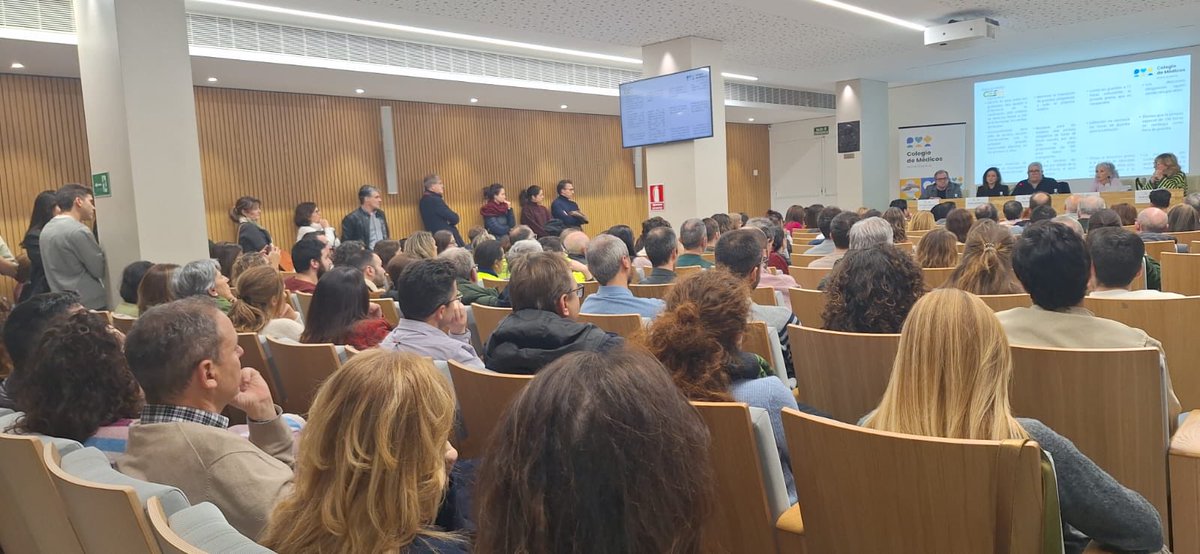 commurcia's tweet photo. En asamblea con #nuestroscolegiados para informar sobre la propuesta de #EstatutoMarco presentada por ⁦@sanidadgob⁩ 

Unión para valorar posibles movilizaciones, defender a la #profesiónmédica y proteger la calidad de la asistencia sanitaria que prestamos a los ciudadanos https://t.co/rxNmdNd5ZV