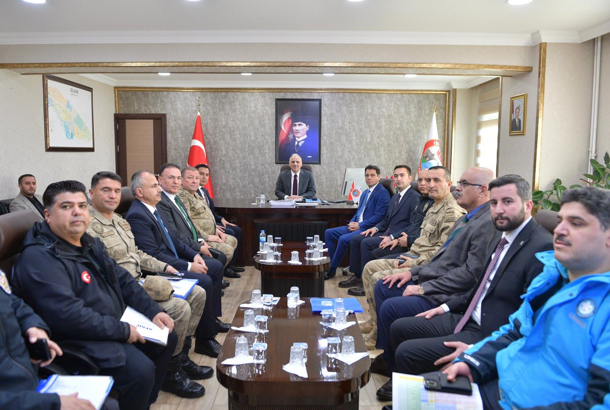 SilvanKaymakam's tweet photo. Diyarbakır Valisi Sayın Murat ZORLUOĞLU Silvan ilçemizi teşrifleri kapsamında; Silvan Kaymakamlığını ziyaret ederek Kaymakamımız Sayın Hasan UĞUZ’dan yürütülen iş ve işlemler hakkında bilgi aldı.

#Diyarbakır #Silvan https://t.co/D2qQuB0JAZ