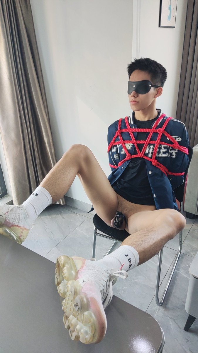 篮球队长第二弹：骚狗们跪下过来舔锁屌！
<a href="/77basketball111/">77</a>