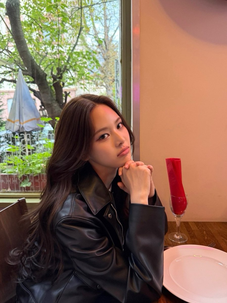 maaf yaa 형사16 baru bertugas bikos kemarin kena penyakit musiman jadi baru mantau di caffe hari ini, lumayan sekalian refreshing setelah seharian di rumah.