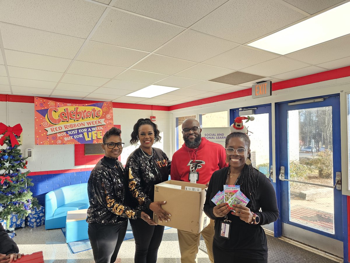 Stallions415's tweet photo. Huge thanks to our amazing business partners in education! 🙌 Shoutout to Lady Sonya Roberts &amp; Sharon Wilson of Lady of Distinction Inc., Gwinnett-South Dekalb Diamond Chapter for their generous hydroponic lab donation. #StallionsAllIn #businesspartners #DCSDSTEM @wrightway99 https://t.co/n8krEAKNgk