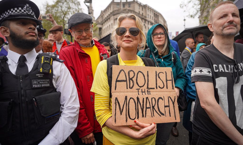 RepublicStaff's tweet photo. To change the country for good, we need to #AbolishTheMonarchy. https://t.co/YDI6P3SUVY