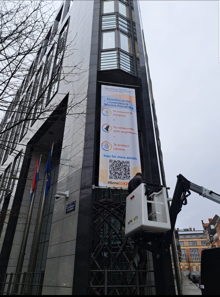 Aujourd'hui, le ministre <a href="/Xavier_Bettel/">Xavier Bettel</a> a donné le coup d'envoi officiel de la Présidence luxembourgeoise du #Benelux.

Une bannière avec les priorités 🇱🇺 pour 2025 est désormais accrochée sur la façade de l'ambassade luxembourgeoise à Bruxelles.

#BeneLUX2025