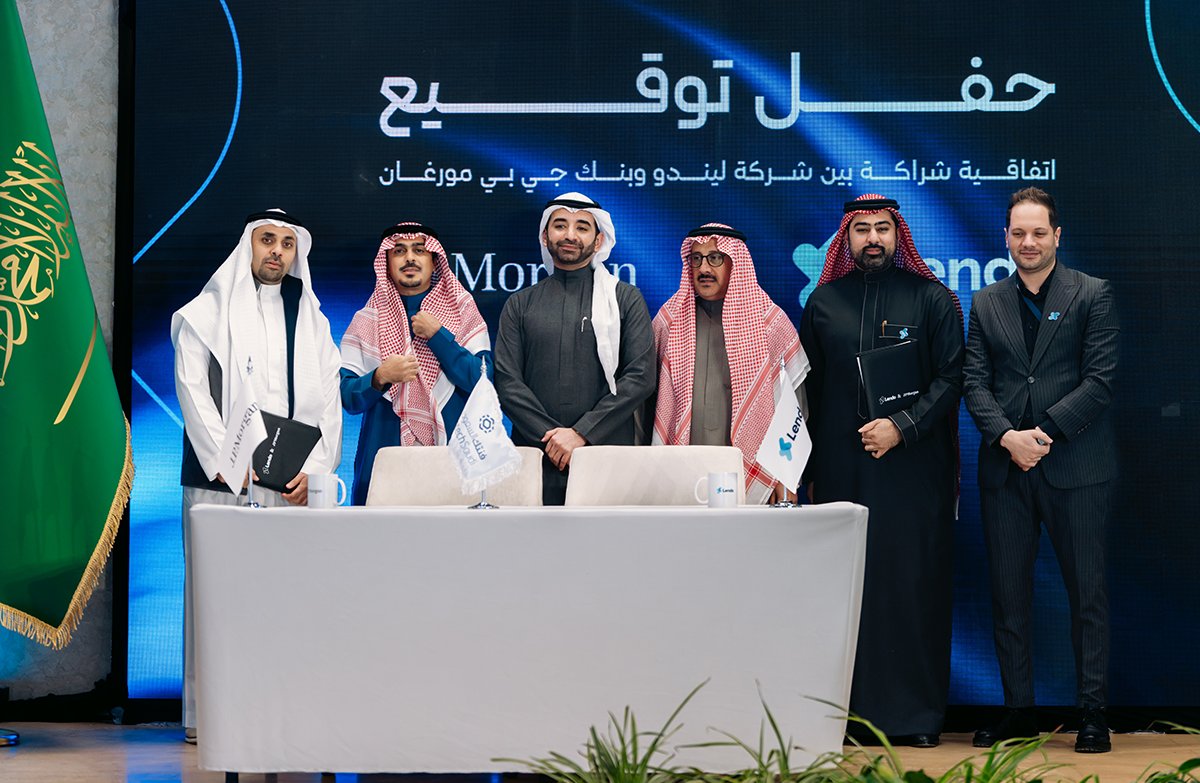 lendo_sa's tweet photo. حان وقت إعلان الخبر…

حصلنا على تسهيلات بقيمة 690 مليون دولار أمريكي (2.6 مليار ريال سعودي) بقيادة جيه بي مورغان. 🌱

ستعزز هذه التسهيلات قدرتنا على خدمة قطاع المنشآت الصغيرة والمتوسطة في المملكة من خلال زيادة قدرتنا التمويلية وتقديم حلول مبتكرة. من المتوقع أن تسهم هذه الخطوة الاستراتيجية في خلق 18,000 وظيفة جديدة، متماشية مع هدف رؤية السعودية 2030 لزيادة نسبة تمويل المنشآت الصغيرة والمتوسطة من 4% في 2018 إلى 20% بحلول 2030.

منذ تأسيسنا في 2019، قدمنا تمويلات تجاوزت قيمتها 2.5 مليار ريال سعودي، محققين عوائد بقيمة 125 مليون ريال سعودي لمستثمرينا. تمثل هذه التسهيلات فصلاً جديداً في مسيرتنا لتطوير قطاع تمويل المنشآت الصغيرة والمتوسطة في المملكة.

نتقدم بالشكر لشركائنا في جيه بي مورغان @jpmorgan  وفنتك السعودية @FintechSaudi  العمل المتفاني، وقبل كل شيء، للمنشآت الصغيرة والمتوسطة والمستثمرين الذين يواصلون منحنا ثقتهم لتحقيق طموحاتهم.

لمزيد من المعلومات: https://t.co/5PxSeWEYts