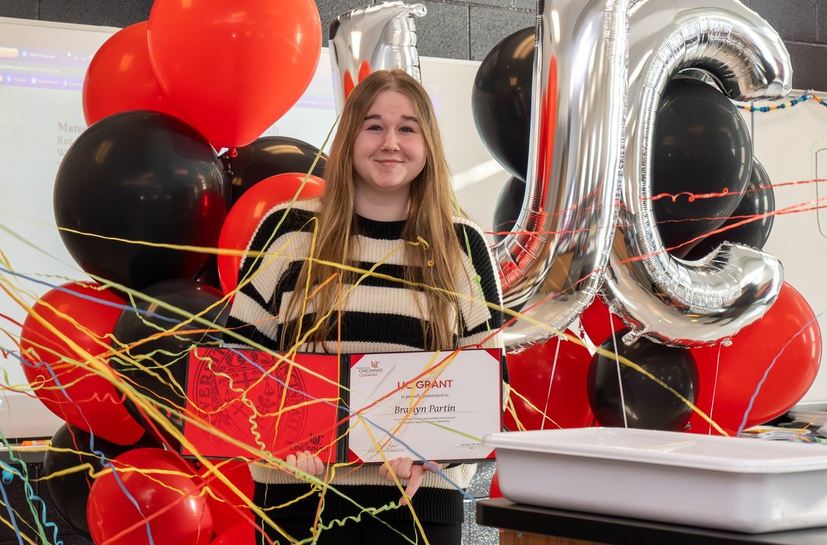 ucclermont's tweet photo. How about starting your day with an acceptance letter and scholarship? ๐ That's how Decision Day started for two future Bearcats, Braelyn and Lily! ๐พ
Welcome to the UC Clermont family, we can't wait to see you on campus this fall. #UClermont #DecisionDay #BearcatsBound https://t.co/bSgF0k78RT