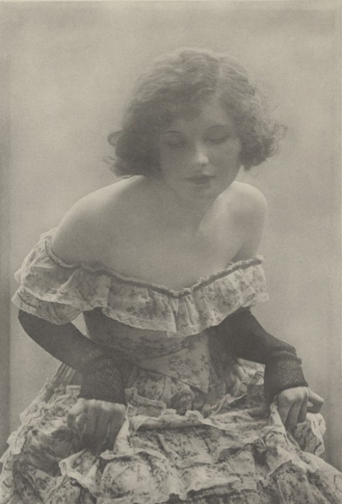 wikivictorian's tweet photo. "A Modern Flapper in an Old Fashioned Gown”. Photographed by Arthur Kales, 1923. https://t.co/jPvTIjdxh4