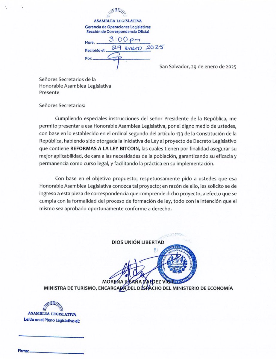 monicataher's tweet photo. #ElSalvador elimina todas las referencias a #Bitcoin como “moneda”. La Asamblea de #NayibBukele deroga artículos clave, incluyendo los que permitían pagos de impuestos y transacciones con la #ChivoWallet. La medida atiende pedidos del FMI para reducir riesgos. 💰👨🏻‍🦯‍➡️#BTC https://t.co/GsohAqBMnZ