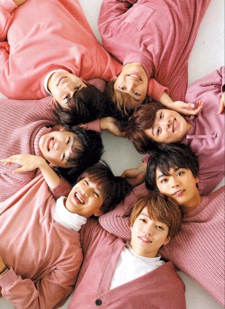 natsu8O9's tweet photo. 나니와단시 모든 단체사진을 좋아하지만 이 구도의 사진들을 진짜 너무 사랑해 https://t.co/mchImelNOk