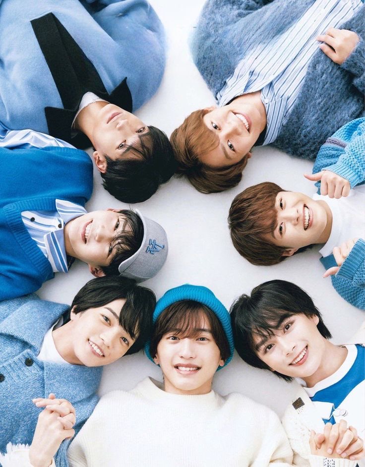 natsu8O9's tweet photo. 나니와단시 모든 단체사진을 좋아하지만 이 구도의 사진들을 진짜 너무 사랑해 https://t.co/mchImelNOk