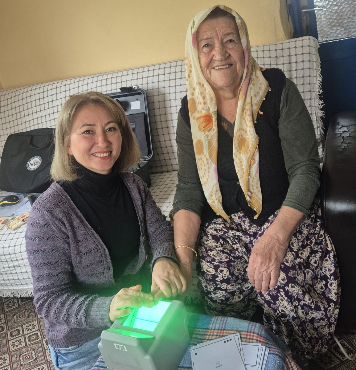 Adreste nüfus hizmetiyle Kösedere'deyiz. Konukseverlikleri için teşekkür ediyoruz.
Siz gelemezseniz biz geliriz!
#HayatınızınHerAnında
<a href="/karaburungovtr/">Karaburun Kaymakamlığı</a> 
<a href="/IzmirNufus/">İZMİR İL NÜFUS VE VATANDAŞLIK MÜDÜRLÜĞÜ</a> 
<a href="/izmirvaliligi/">T.C. İzmir Valiliği</a> 
<a href="/TCNufus/">Nüfus ve Vatandaşlık İşleri Genel Müdürlüğü</a>