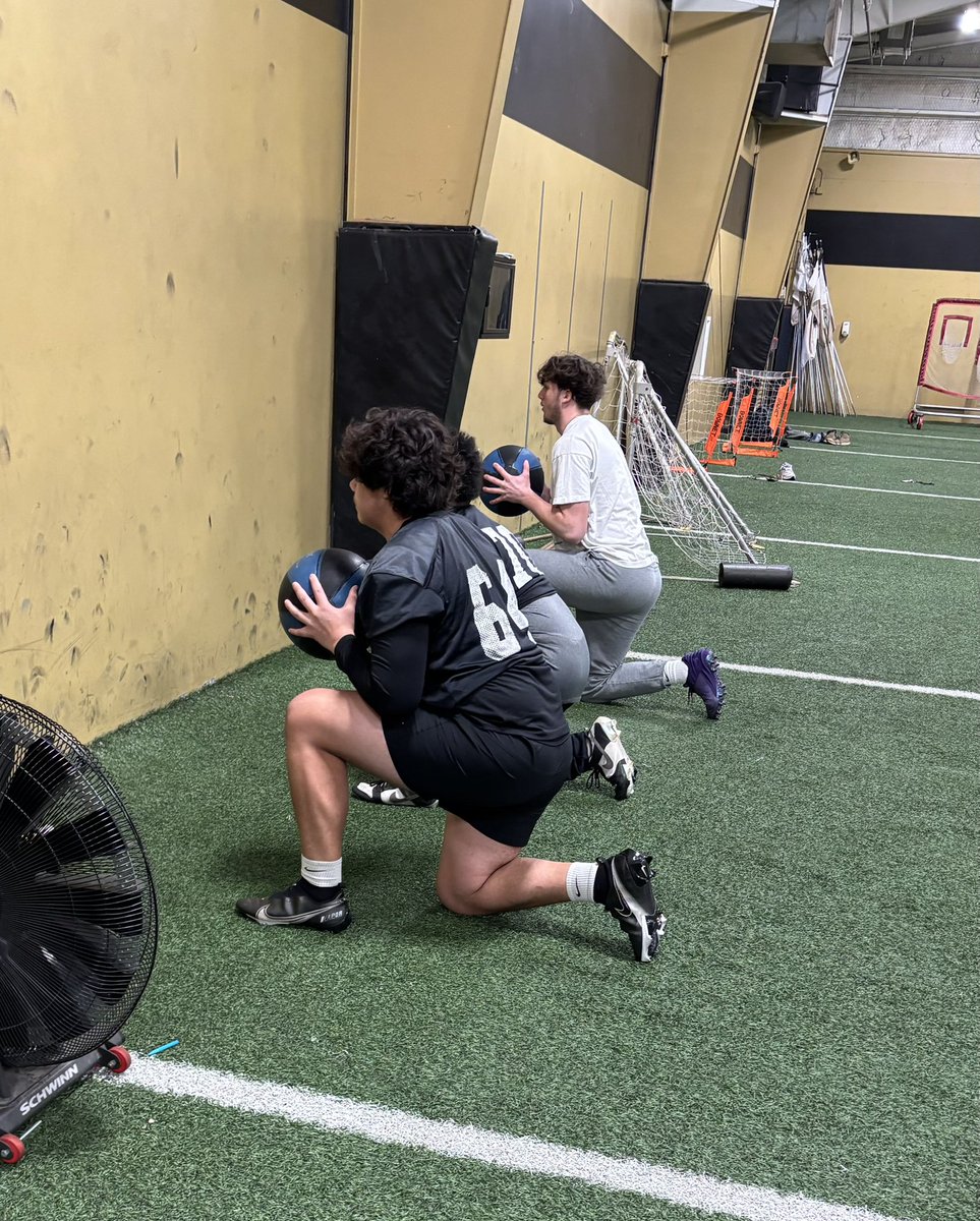 Shoutout for my defensive linemen for coming in early to get extra work! Weather finally cleared and we are getting D - Line School back underway ! #TheNation #SetTheStandard