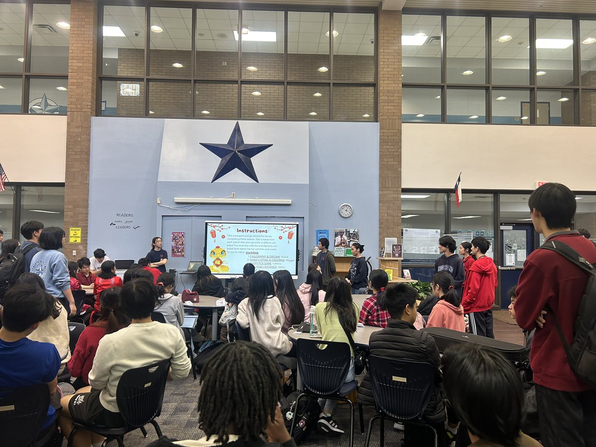 MarionB59629654's tweet photo. @FBISD_Libraries CHS Lib and NCHS hosting a great celebration! https://t.co/kH97g07va8
