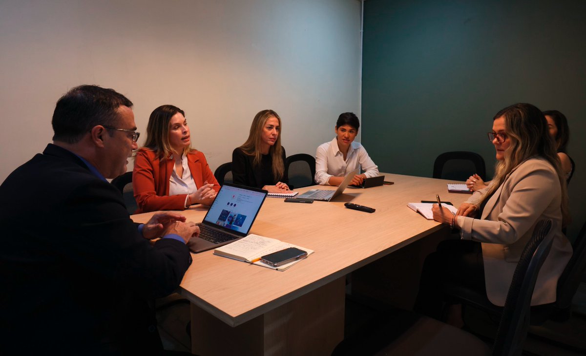 📢 | En mesa de trabajo con la <a href="/contraloriapy/">Contraloría General de la República🇵🇾</a> en <a href="/Miticpy/">MITIC Paraguay</a> acordamos articular la comunicación de la Ley del Régimen Nacional de Integridad, Transparencia y Prevención #Corrupción. 
Asimismo posicionar el #SelloIntegridad 🇵🇾 para promover dicha cultura en el sector empresarial.