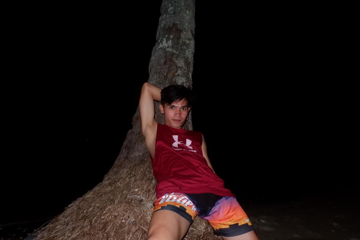 NJlong_21's tweet photo. Pwede naba maging Model sa 🌴😁 https://t.co/evHtwD9MMK