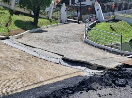Daily Express Malaysia (@dailyexpress_my) on Twitter photo 1. Kejadian susur tanah di taman perumahan <a href="/SANDAKANtwt/">Sandakan City 😷</a>, penduduk digesa kosongkan rumah
🧵
✍🏼 <a href="/MardinahMj/">Mardinah Mj</a> 1. Kejadian susur tanah di taman perumahan <a href="/SANDAKANtwt/">Sandakan City 😷</a>, penduduk digesa kosongkan rumah
🧵
✍🏼 <a href="/MardinahMj/">Mardinah Mj</a>